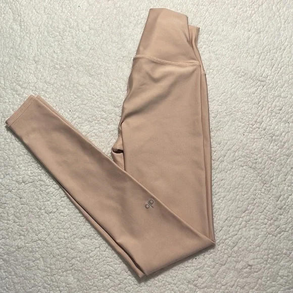 Women’s Alo Yoga Airlift Light Pink Leggings - Picture 3 of 5